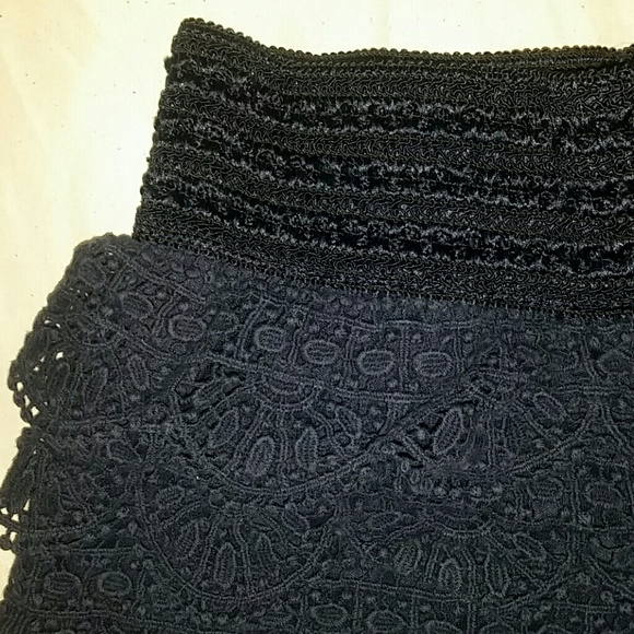 LACE SHORTS: CREAM WHITE & DARK NAVY - Picture 4 of 5